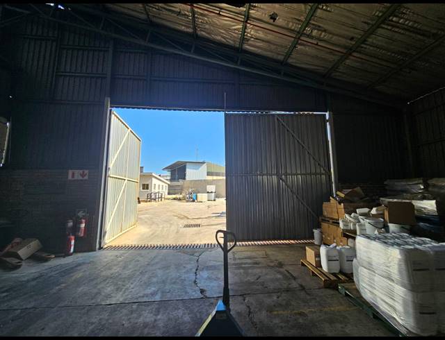 7,000M² WAREHOUSE FOR SALE IN ALBERTON NORTH